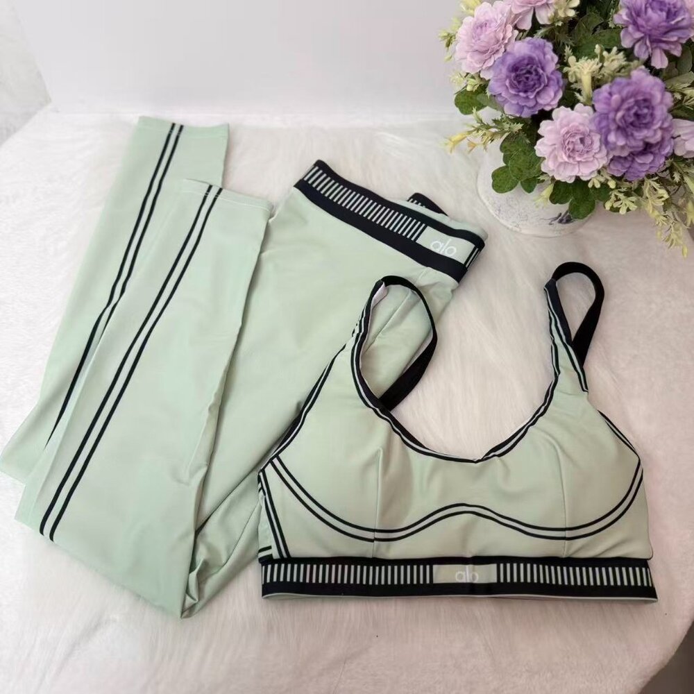 Alo Yoga Mint Green Fitness Two-Piece Set, Size M.